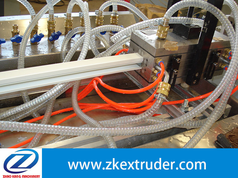 Extrudeuse en plastique de conduit de fil de PVC